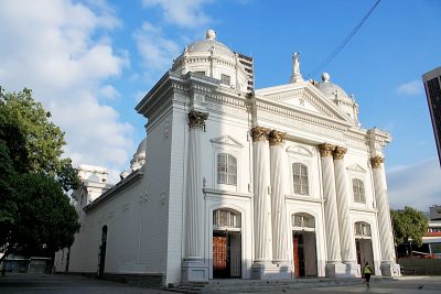 800px-basilica_de_santa_teresa_de_carcas