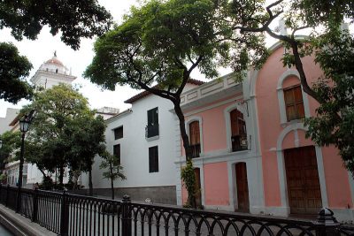 800px-museo_sacro_y_palacio_arsobispal